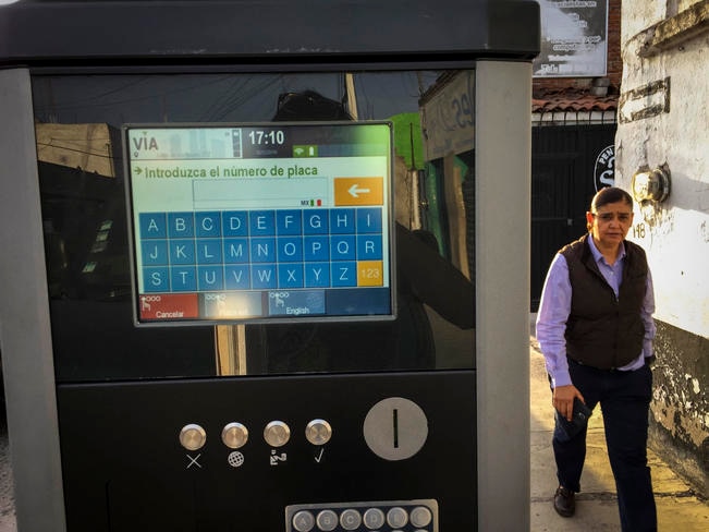 Comerciantes a favor de los parquímetros