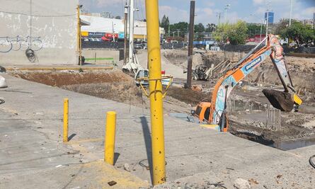 Reportan 13% de avance en la obra del estacionamiento de La Cruz