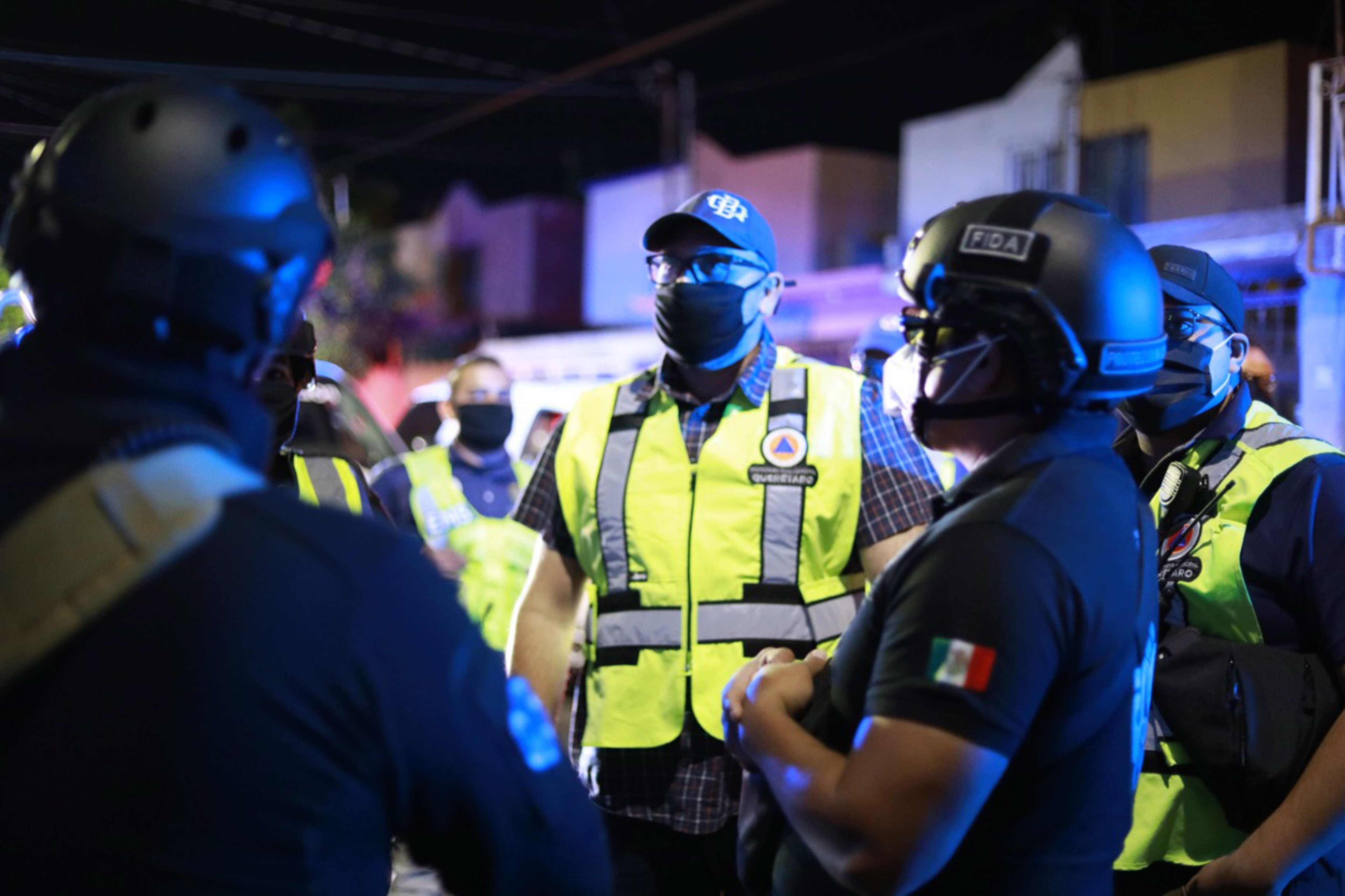 De fiesta durante la pandemia; autoridades suspenden 34 reuniones y detienen a 8