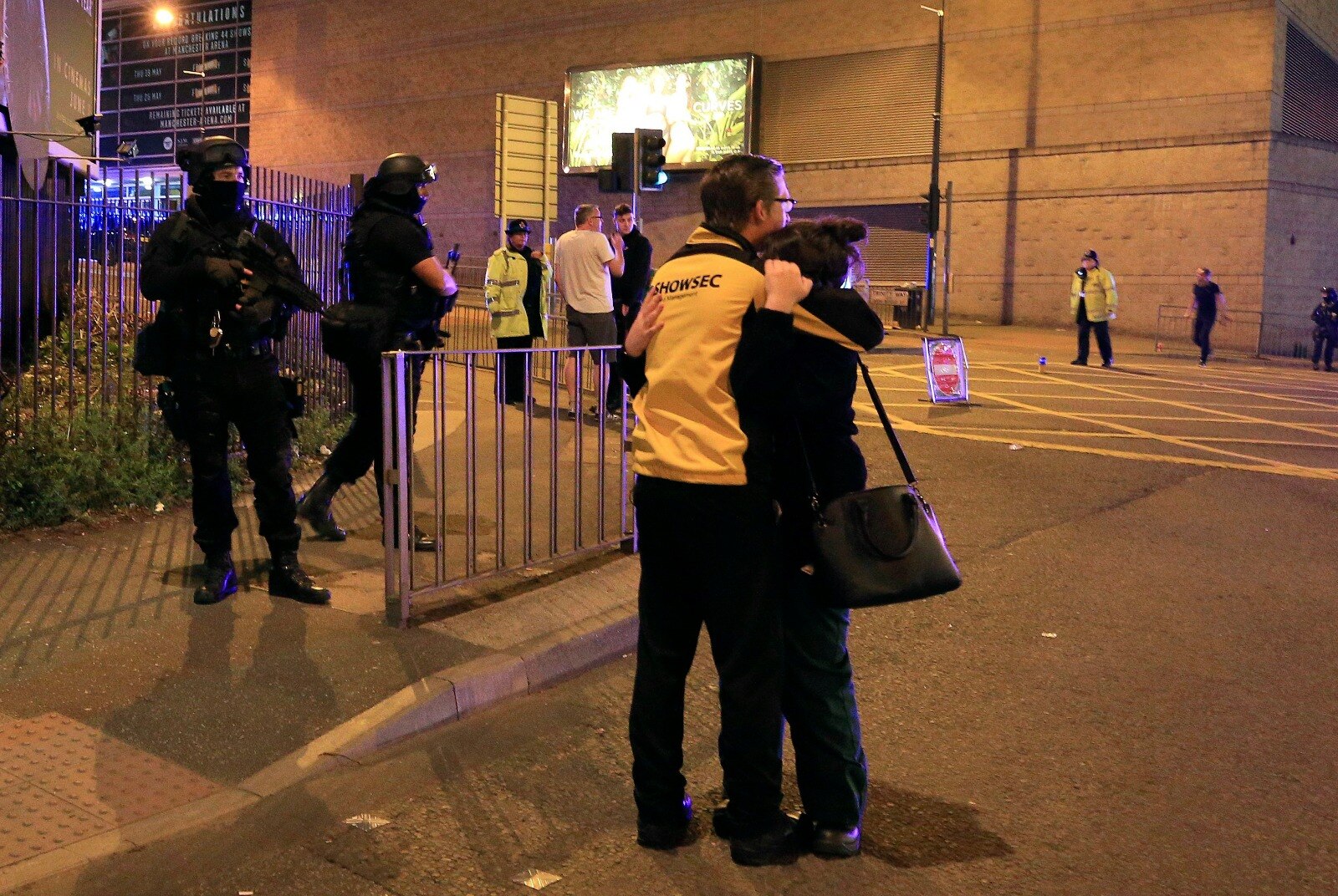 Se reporta al menos una veintena de muertos en Manchester