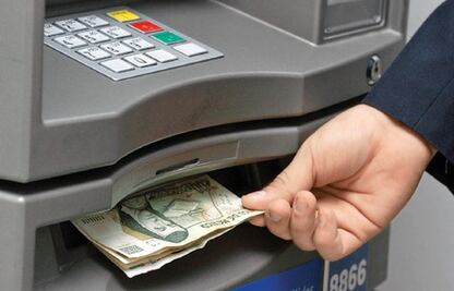 Caro, disponer de  dinero  con tarjeta