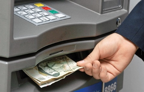 Caro, disponer de  dinero  con tarjeta