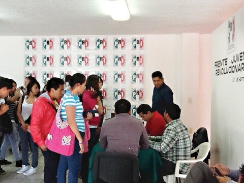 Jóvenes priístas votan por dirigente de FJR