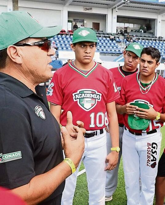 Teodoro Higuera compartió experiencias liga mayoristas (CONADE)