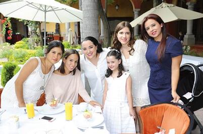 Alegre celebración, con familiares