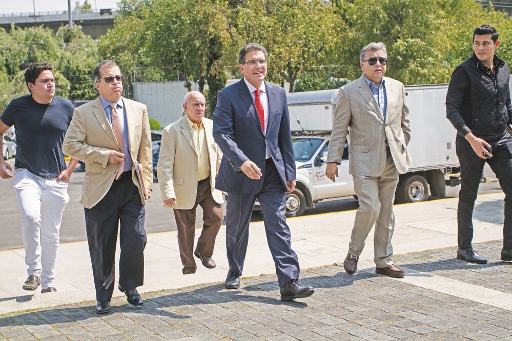 Las autoridades del INE violaron el derecho de audiencia y el debido proceso contra Armando Ríos Piter, señaló el tribunal, por lo que los magistrados ampliaron 10 días de audiencia para recuperar las firmas. (Foto: Archivo)