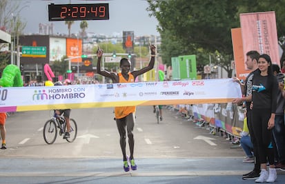 Kenia domina el Querétaro Maratón