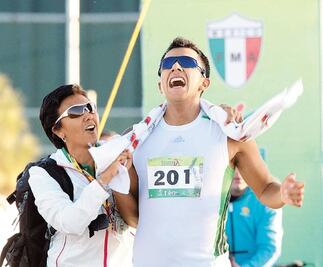 Graciela Terán llevó a su hijo a marchar en JO