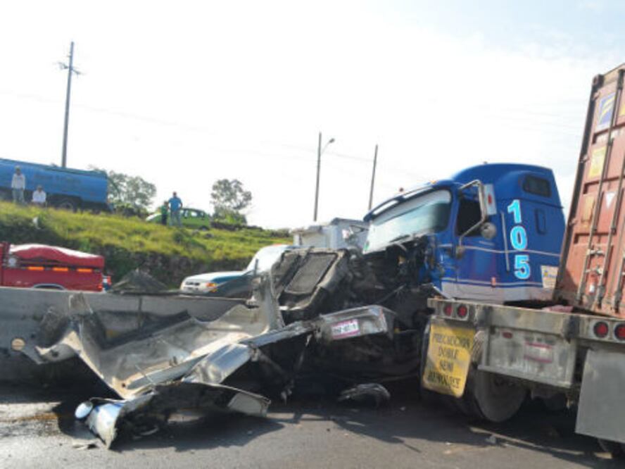 “Trailerazo” en la Qro – SLP