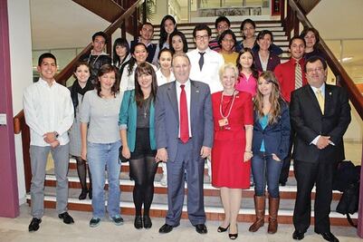 Alumnos de la UAQ se reúnen con  embajador estadounidense