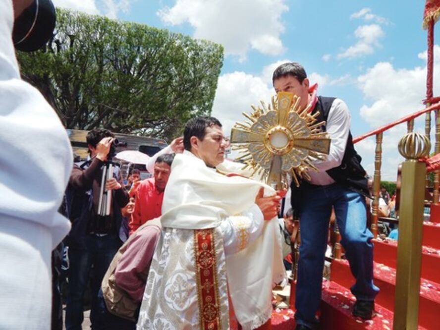 Los recibe obispo de Querétaro