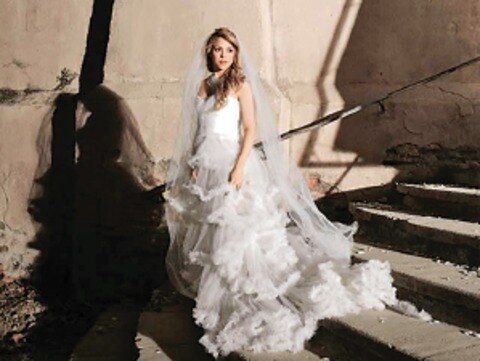 Shakira se viste de novia para un video