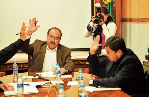 Diputado ve correcto preferir a normalistas