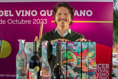 El artista  Aper creó la etiqueta de homenaje al Vino Q
