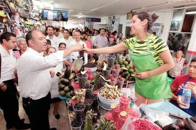 Loyola promete apoyo a mercados