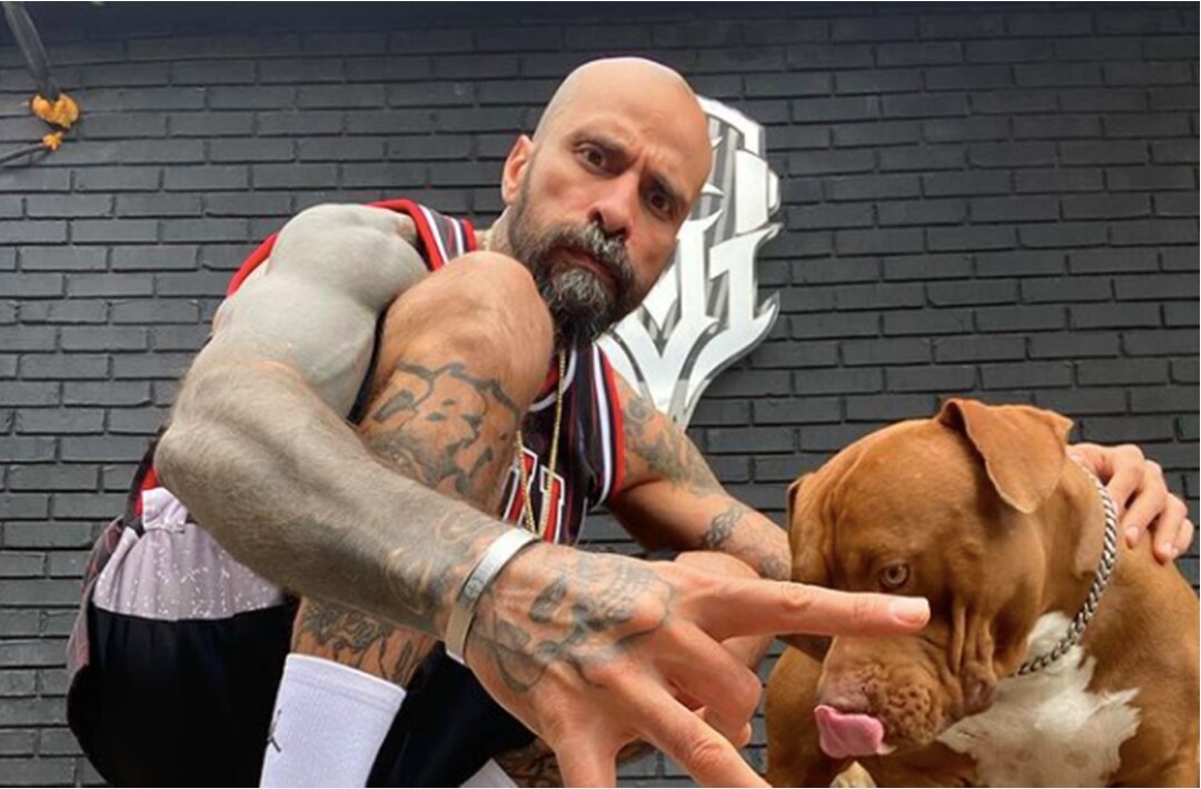 Roban camioneta y mascota de Babo, líder de Cartel de Santa; atrapan al ladrón