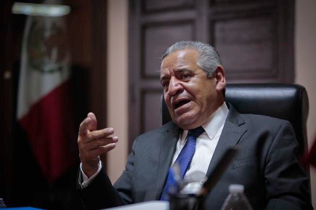 Alfredo Botello aseguró que otra de las acciones que seguirán su curso es la inversión de mil millones de pesos en infraestructura, en mejora de las escuelas, gimnasios instalaciones deportivas y equipamiento (ARCHIVO. EL UNIVERSAL)