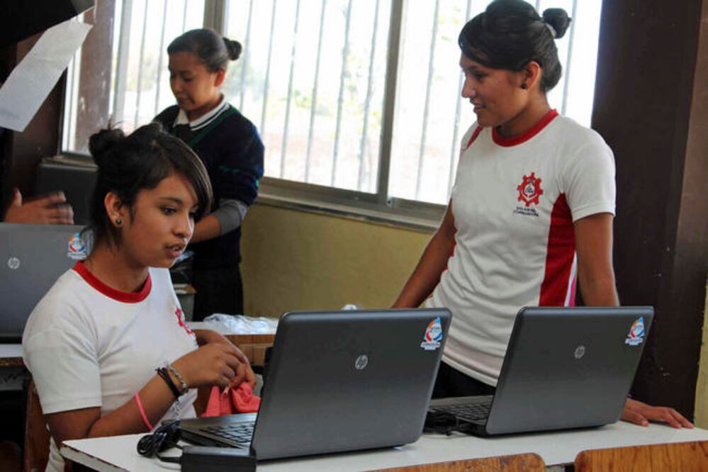 Aunque las condiciones del servicio de Facebook establece quienes no pueden abrir una cuenta en esa red social, millones de personas ven la manera de mentir en sus datos para tener un perfil.