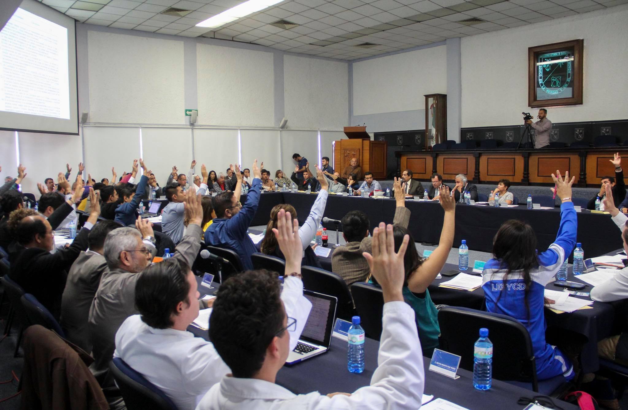 UAQ registra tres candidatos para contender por Rectoría