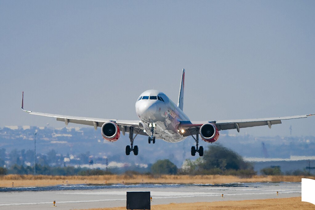 Analizan crear ruta hacia Panamá. Foto: Facebook Aeropuerto Internacional de Querétaro