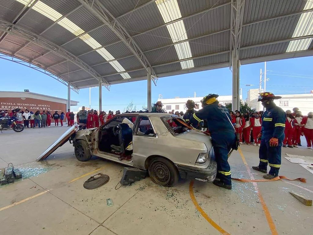 Muestran cómo el celular ocasiona accidentes viales en Querétaro