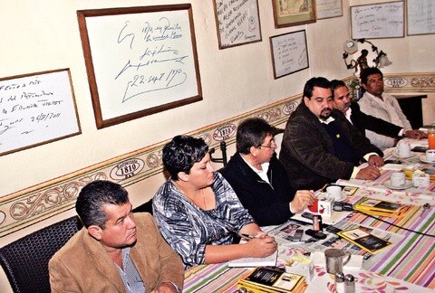 Niegan salida de dirigente de PRD