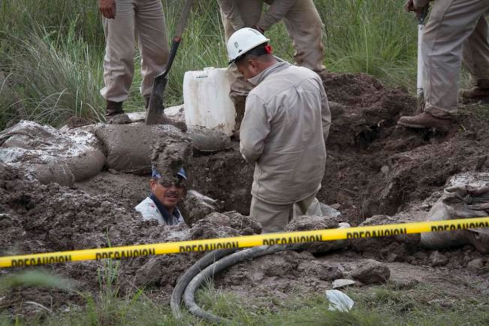 El edil dice que en comunidades cercanas a Corregidora, situadas en Apaseo el Alto, es donde roban el combustible, pero la empresa Pemex parece que no reacciona ni atiende la problemática (ARCHIVO EL UNIVERSAL)