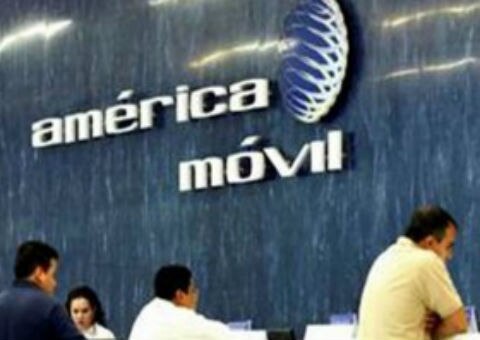 Asegura América Móvil fondos para compra de KPN