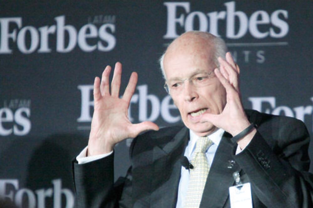 Se reestructura Banco Azteca