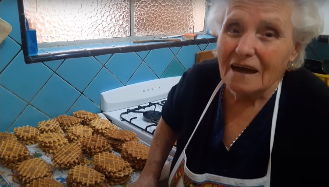 Abuelita italiana abre su canal de recetas a los 88 años