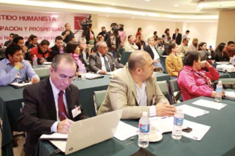 PH busca afiliados al PRI y PAN