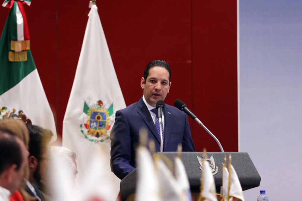El mandatario Francisco Domínguez invitó a los directivos de Pemex a que acudan a la Conago para replantear su estrategia de seguridad (LUIS SÁNCHEZ. EL UNIVERSAL)
