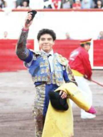  Campos corta una oreja