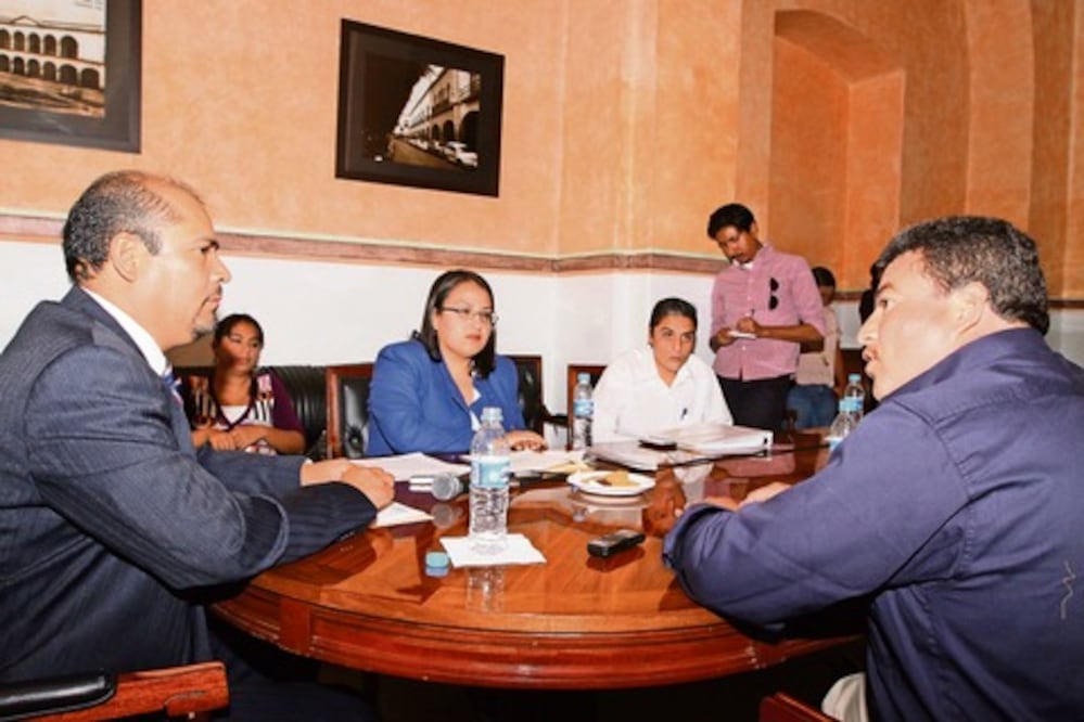 Prevén defensa para indígenas