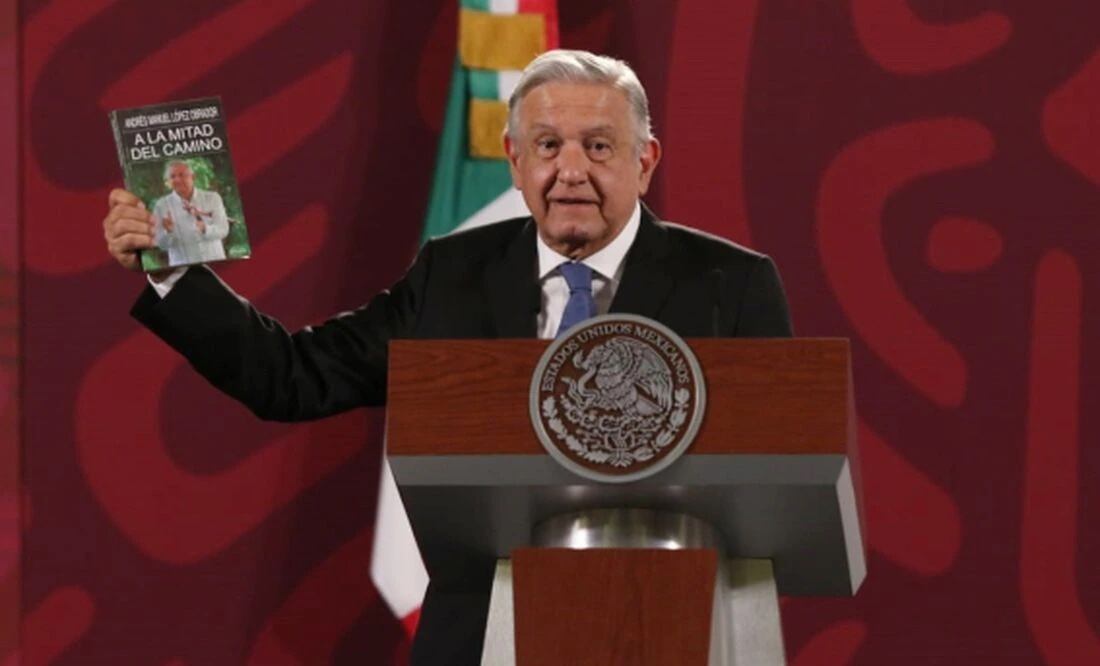 AMLO no reportó 3.3 mdp de regalías de su último libro porque las administra Beatriz Gutiérrez Müller