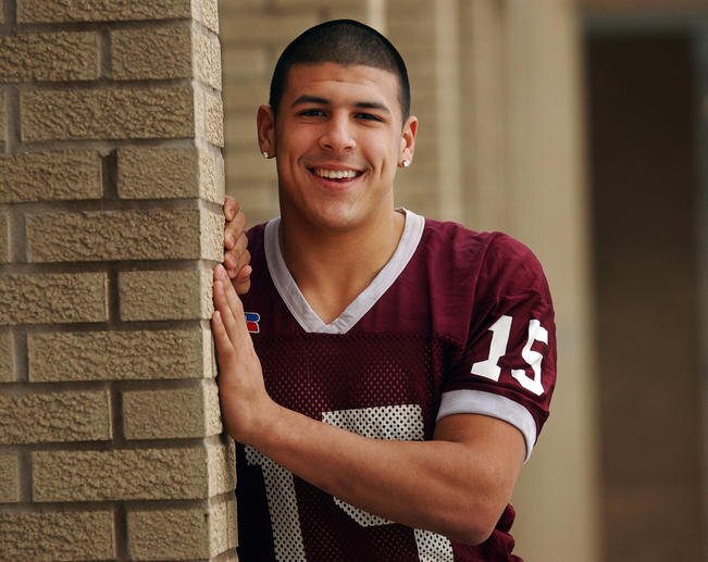Se suicida ex jugador de la NFL