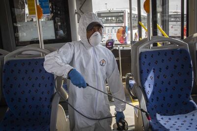 Limpieza profunda. Qrobús sanitiza unidades a diario