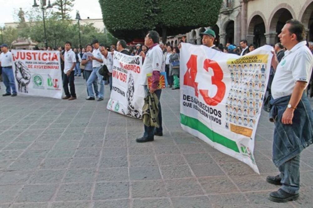 Marchan por Ayotzinapa