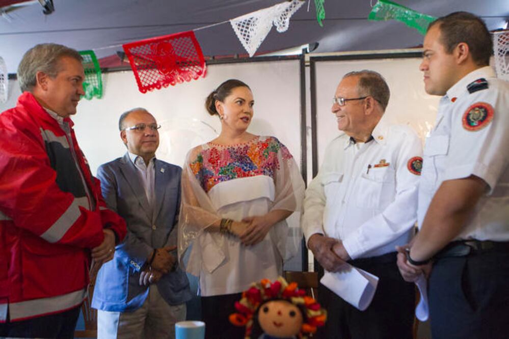 De las 57 toneladas, 25 están resguardas en el almacén del DIF, 30 en la Cruz Roja y dos más en las instalaciones del Cuerpo de Bomberos del estado (DEMIAN CHÁVEZ. EL UNIVERSAL)