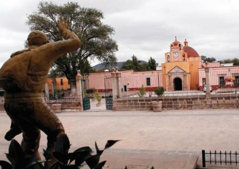 Instalan mesas de trabajo