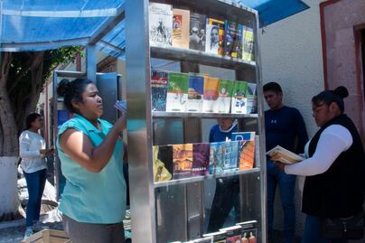 Regresa Paralibro; llevan la lectura a marquesinos