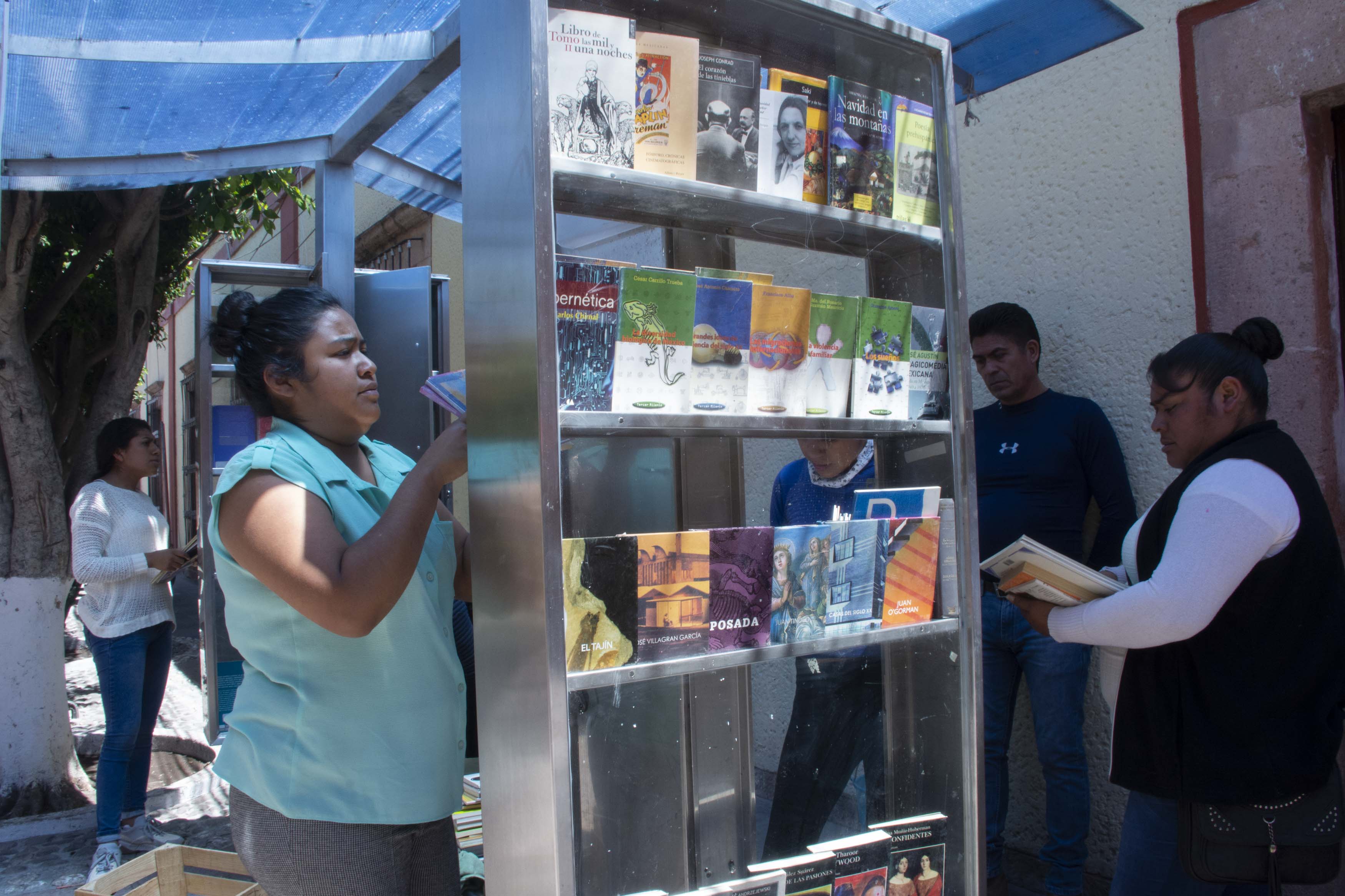 Regresa Paralibro; llevan la lectura a marquesinos