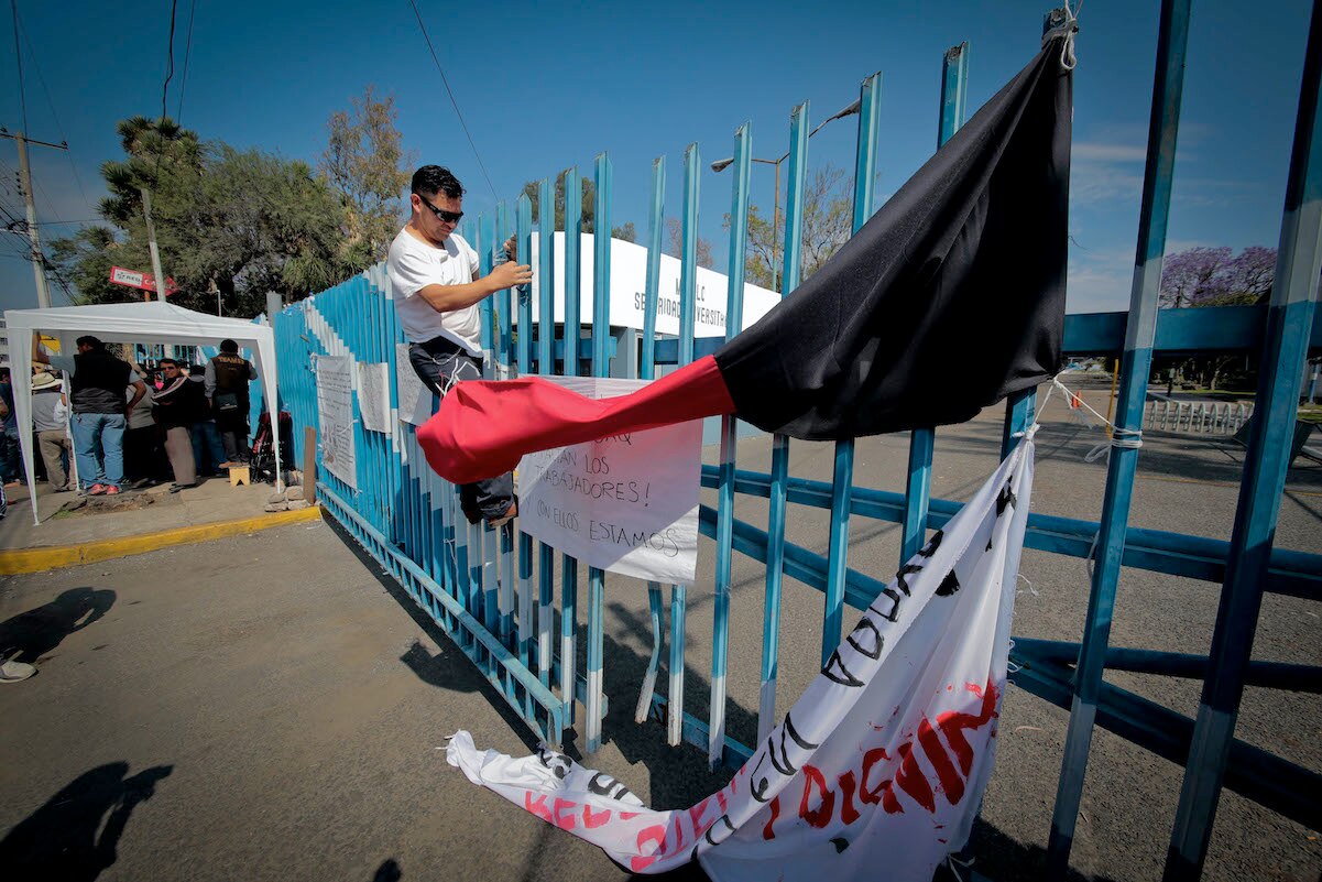 Emplazan para marzo a huelga a la UAQ