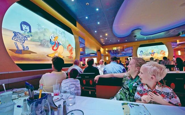 Disney navega en el mar de Cozumel