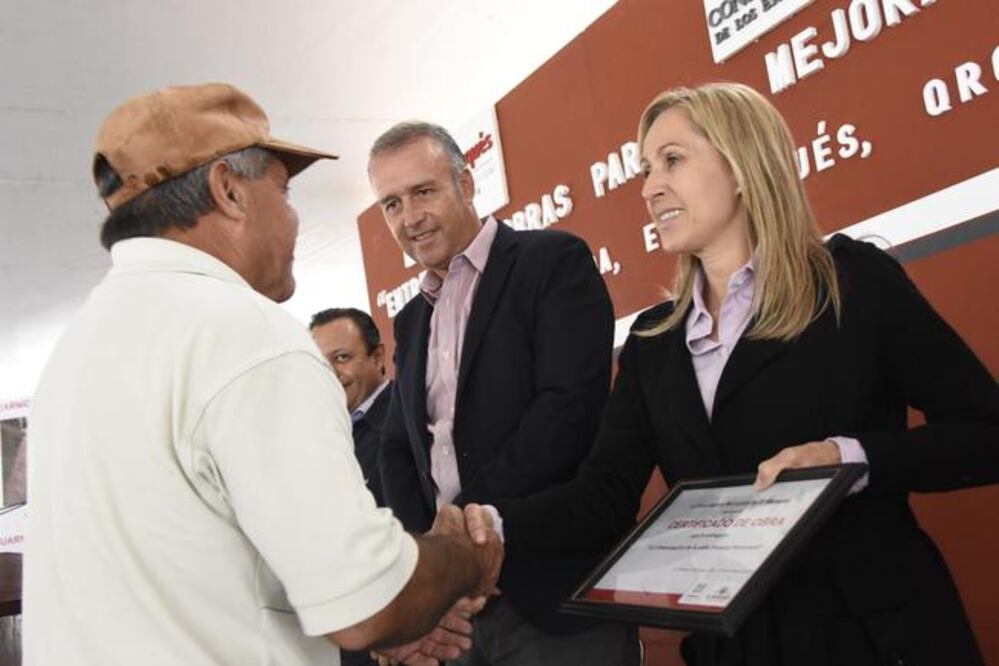 Entrega edil de El Marqués obras de mejora urbana