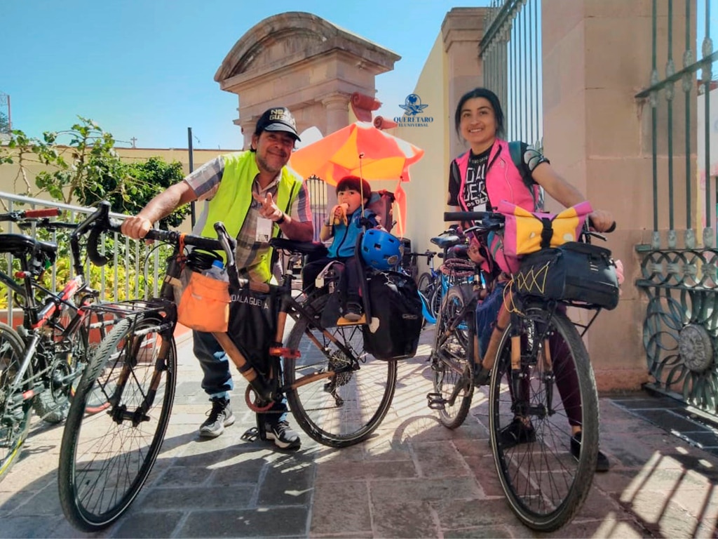 Familia Guerra Ayala conquista kilómetros en bici de San Luis Potosí a Querétaro
