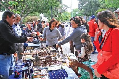 Inauguran corredor de anticuarios 