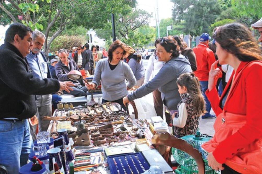 Inauguran corredor de anticuarios 