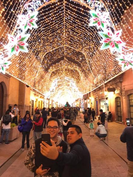 Querétaro se ilumina con el encendido de árbol de Navidad 