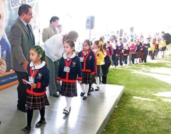 Concluye la entrega de becas en Corregidora